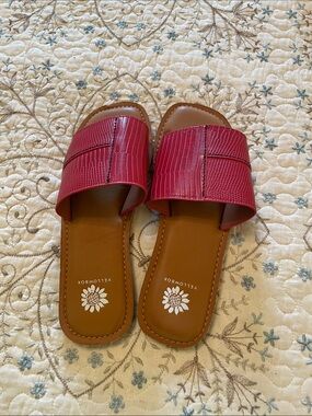 Yellow Box Women's Raspberry Textured Slide Sandals